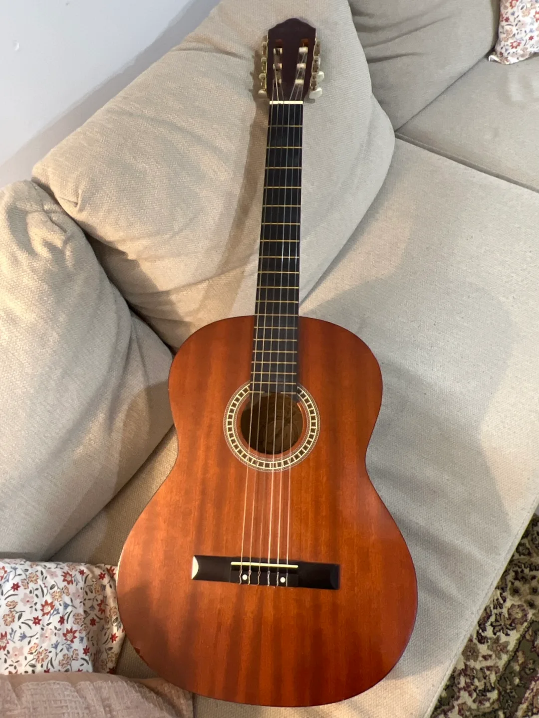 Aranjuez Classical Guitar with Case thumbnail