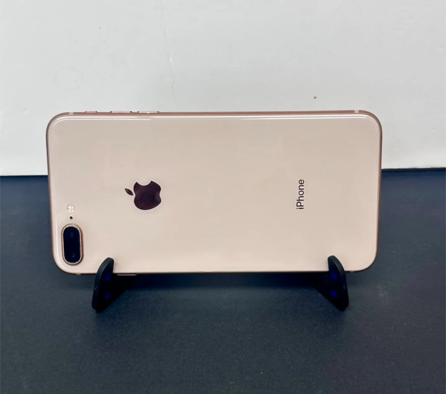 iPhone 8 Plus - Gold thumbnail