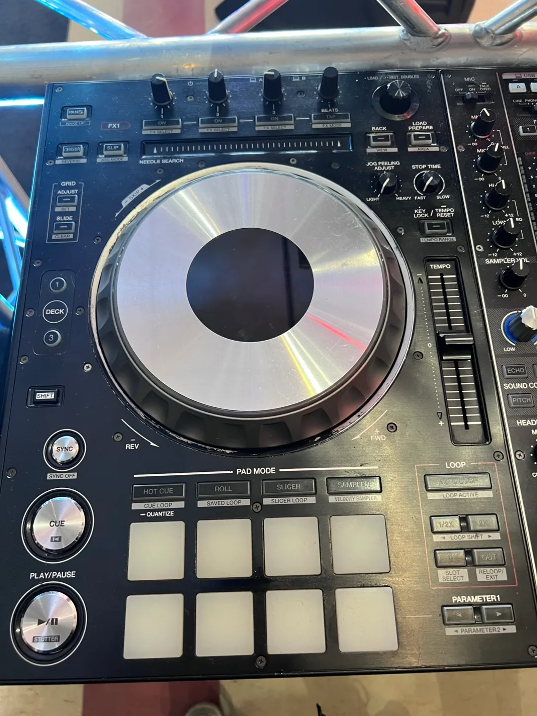 Pioneer DDJ-SZ Professional DJ Controller image indicator(4)