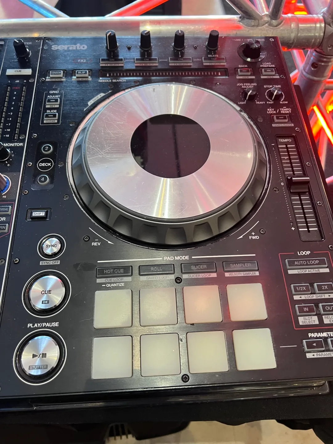 Pioneer DDJ-SZ Professional DJ Controller image indicator(2)