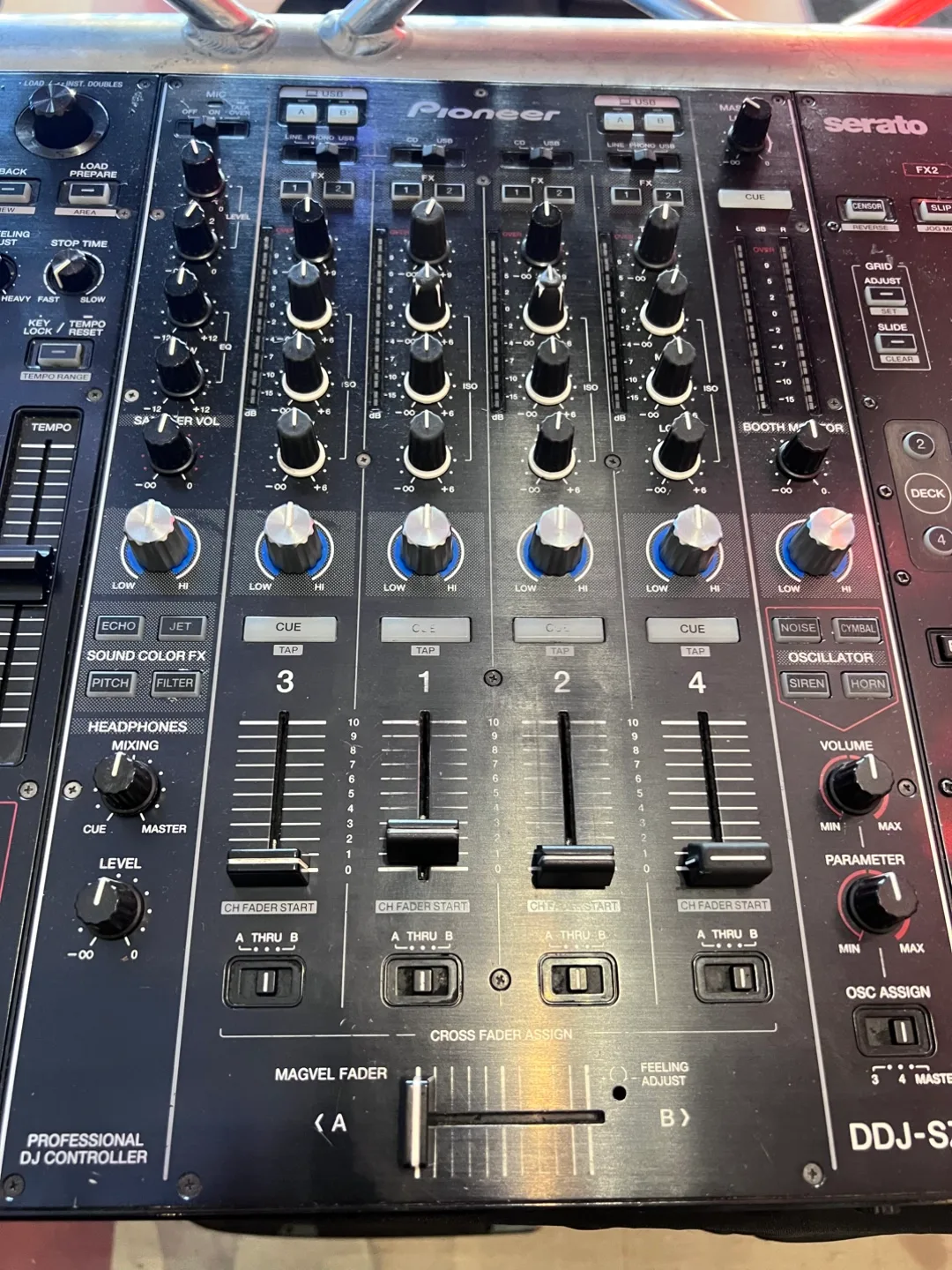 Pioneer DDJ-SZ Professional DJ Controller image indicator(3)