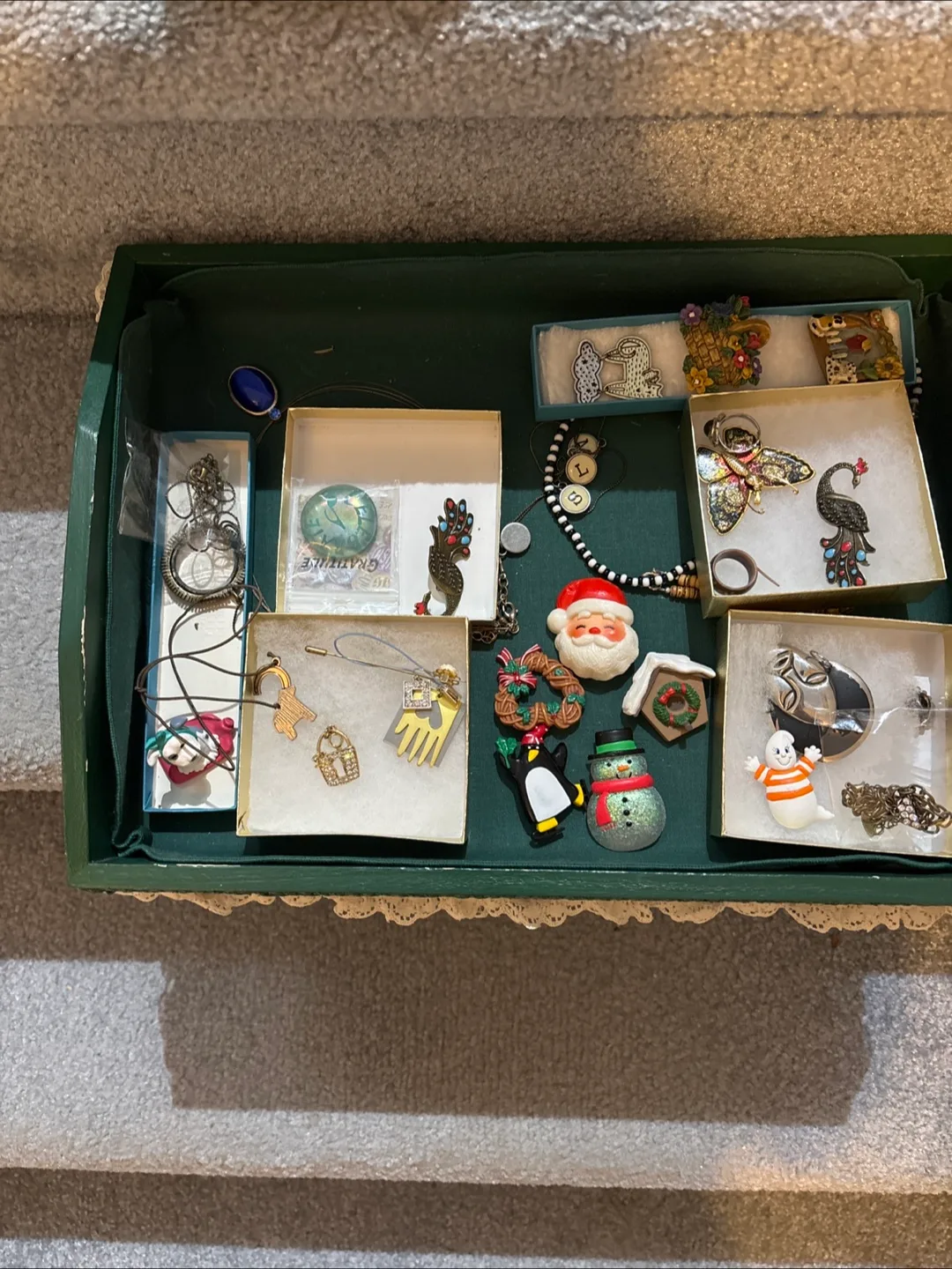 Assorted Jewellery & Brooches thumbnail
