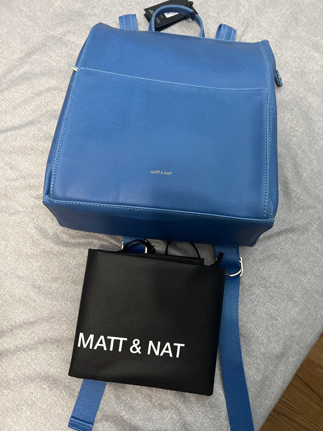 Matt & Nat Blue Vegan Leather Vintage Backpack image indicator(7)