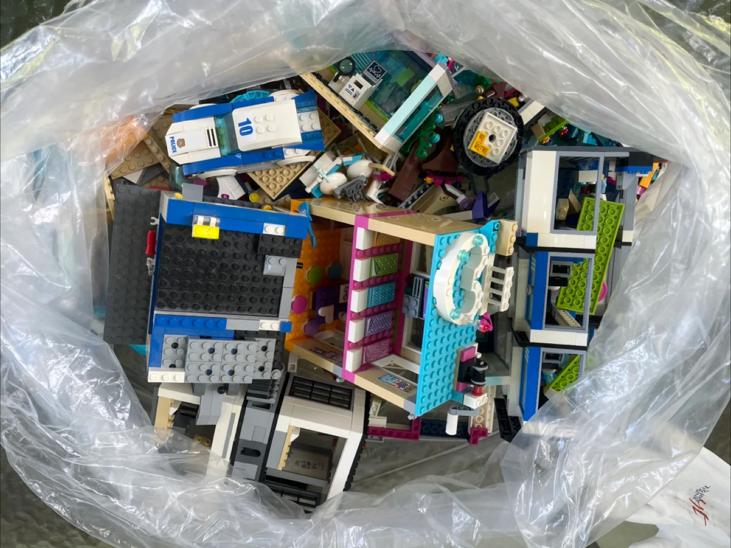 Mixed LEGO Bricks & Pieces thumbnail
