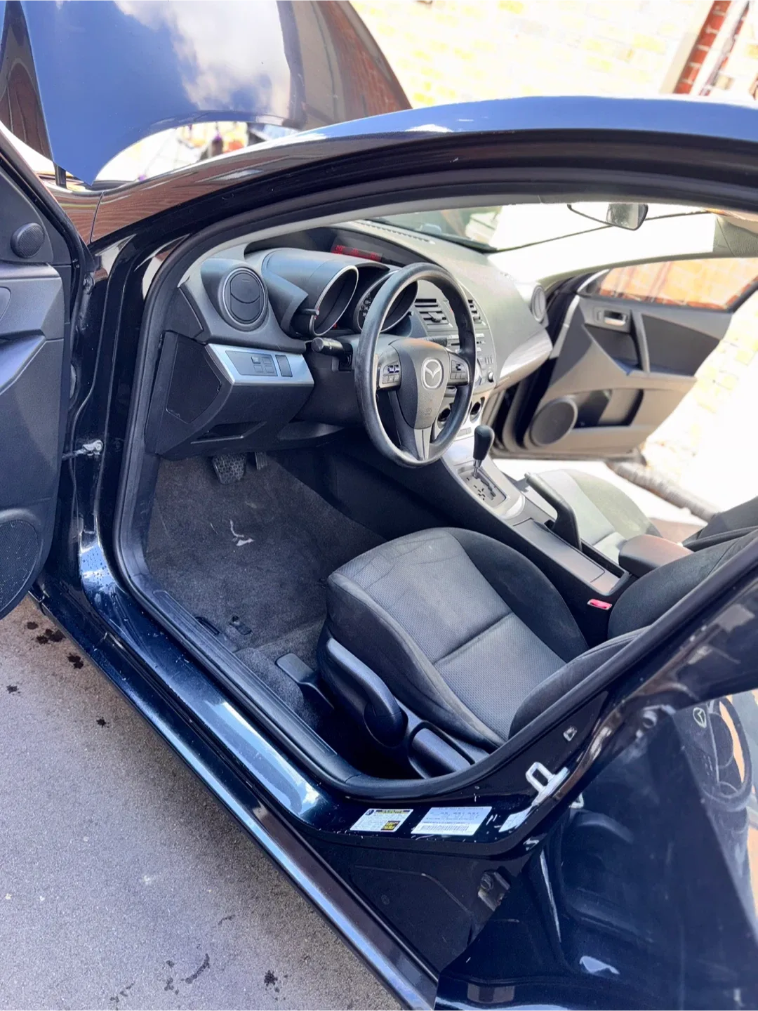 Mazda 3 - Black image indicator(8)