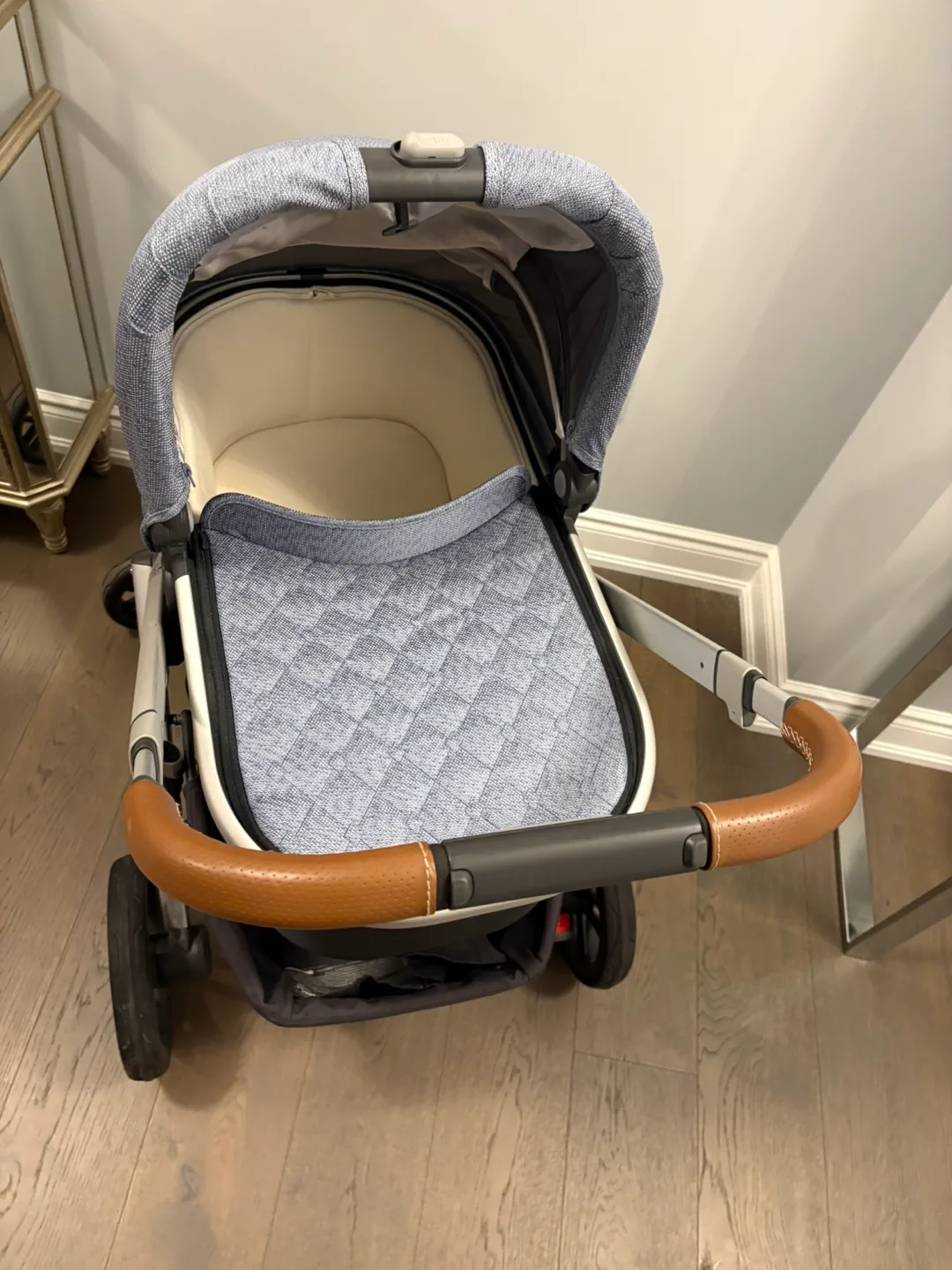 Uppababy V2 vista stroller & bassinet EUC ret $1750 image indicator(9)