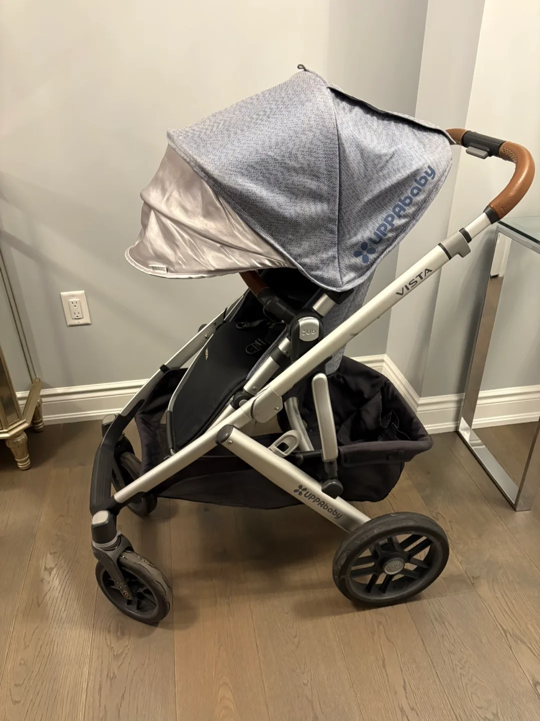 Uppababy V2 vista stroller & bassinet EUC ret $1750 image indicator(4)