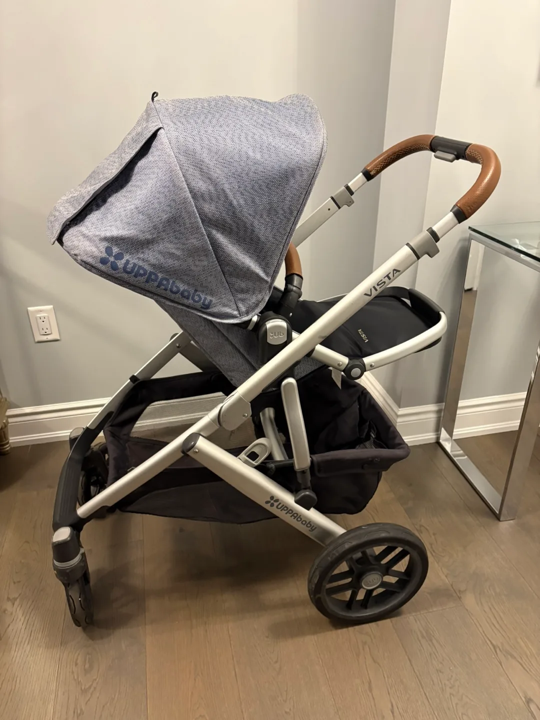 Uppababy V2 vista stroller & bassinet EUC ret $1750 image indicator(10)