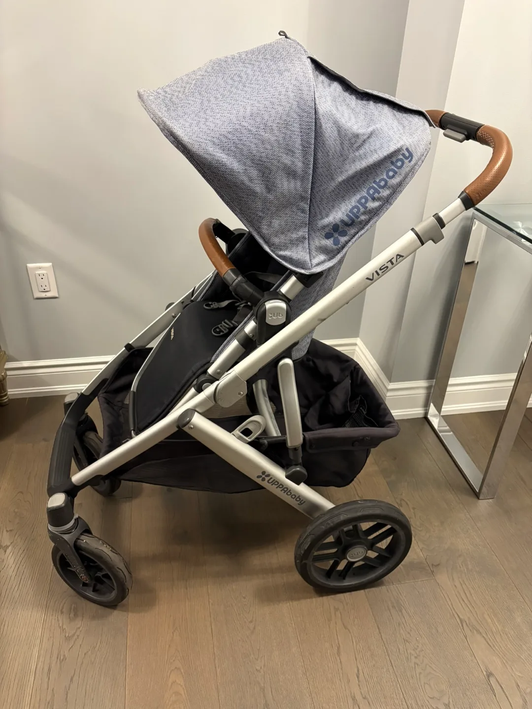 Uppababy V2 vista stroller & bassinet EUC ret $1750 image indicator(3)