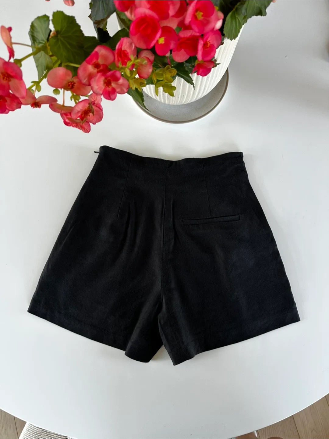 Babaton Linen Shorts image indicator(2)