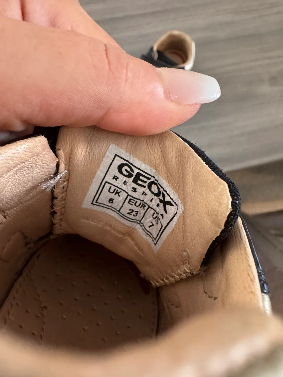 Geox Respira Black Shoes - Size US 7 image indicator(3)