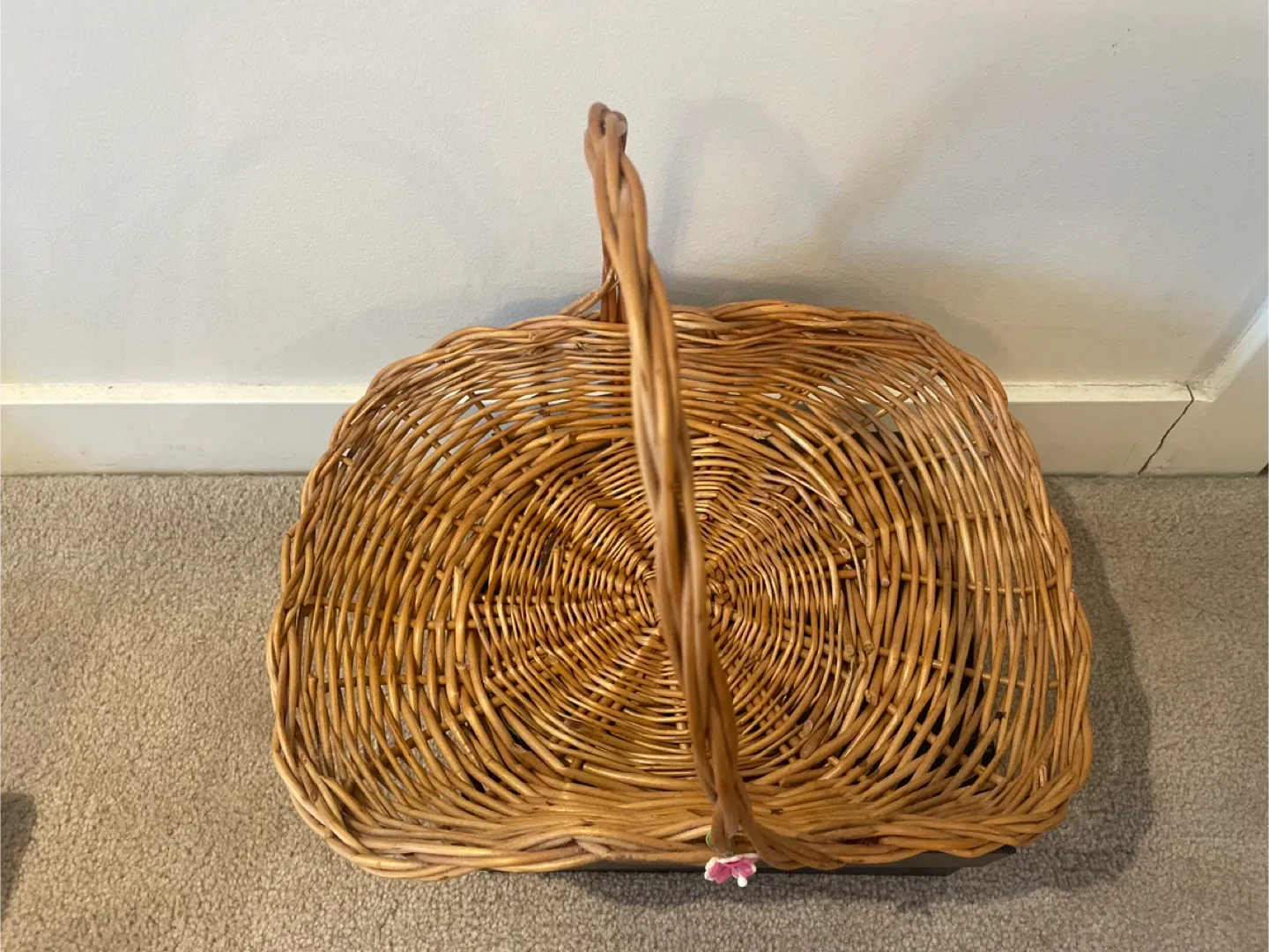 Wicker Basket with Handle image indicator(2)