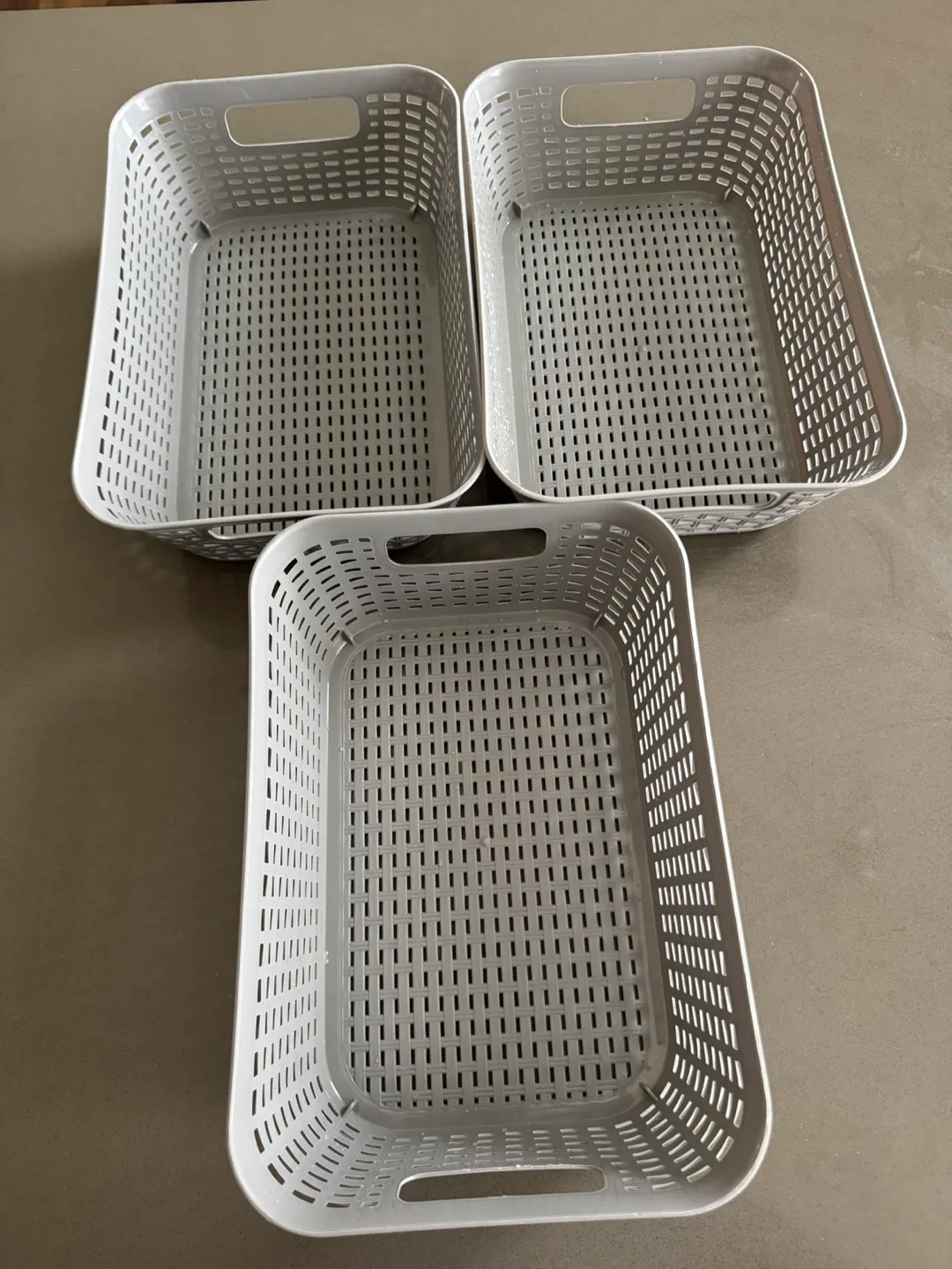 (Set of 3) Gray Plastic Storage Baskets image indicator(5)