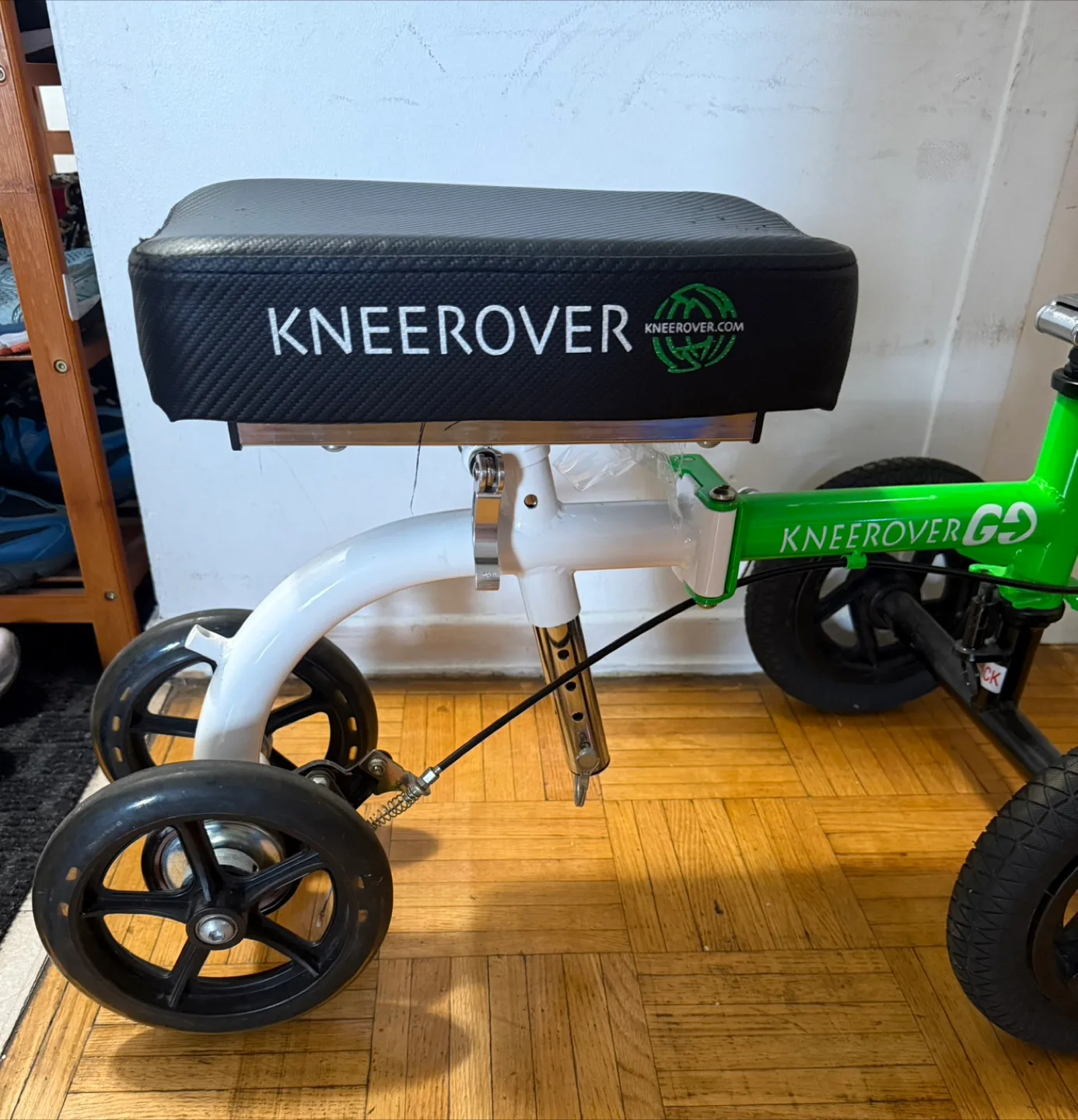 KneeRover GO Knee Walker Scooter image indicator(2)