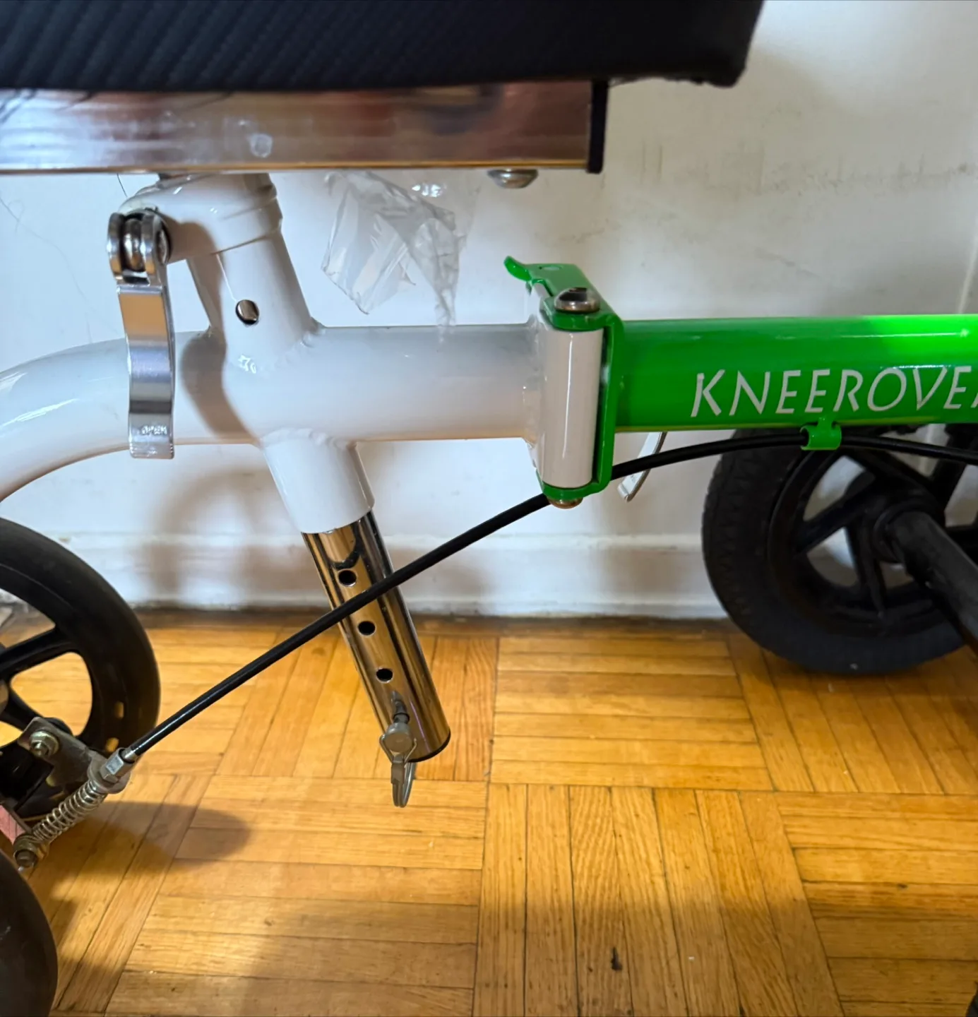 KneeRover GO Knee Walker Scooter image indicator(3)