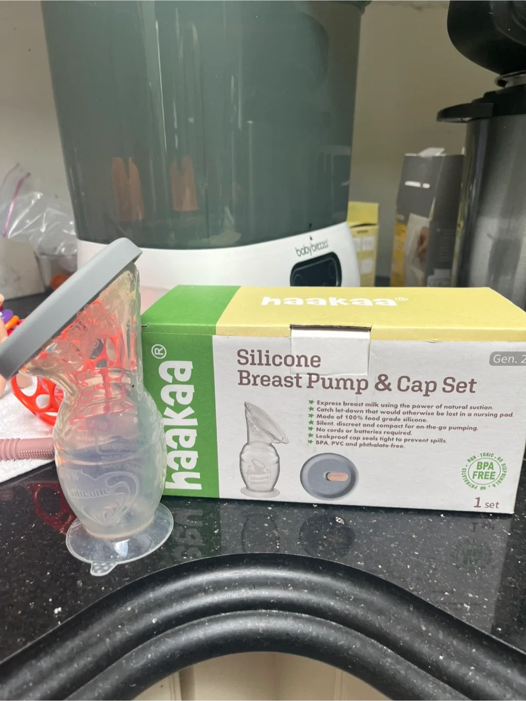 Haakaa Silicone Breast Pump & Cap Set - Gen. 2 thumbnail