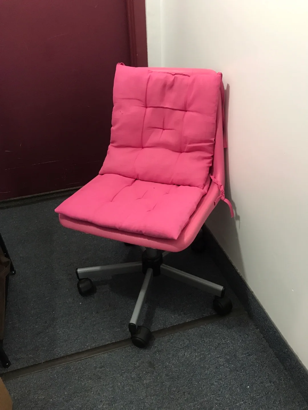 Pink Desk Chair thumbnail