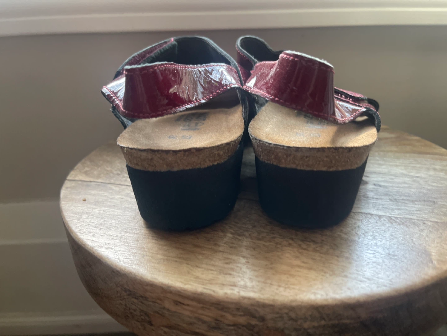 Naot Red Patent Leather Sandals Size 37 - photo 5