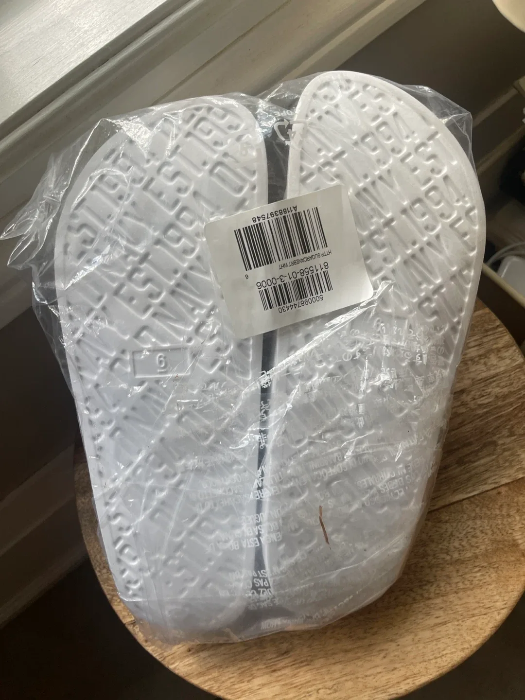 New Old Navy White Slides - Size 6 image indicator(3)