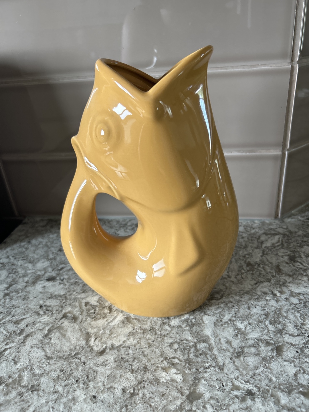 yellow fish gurgle pot