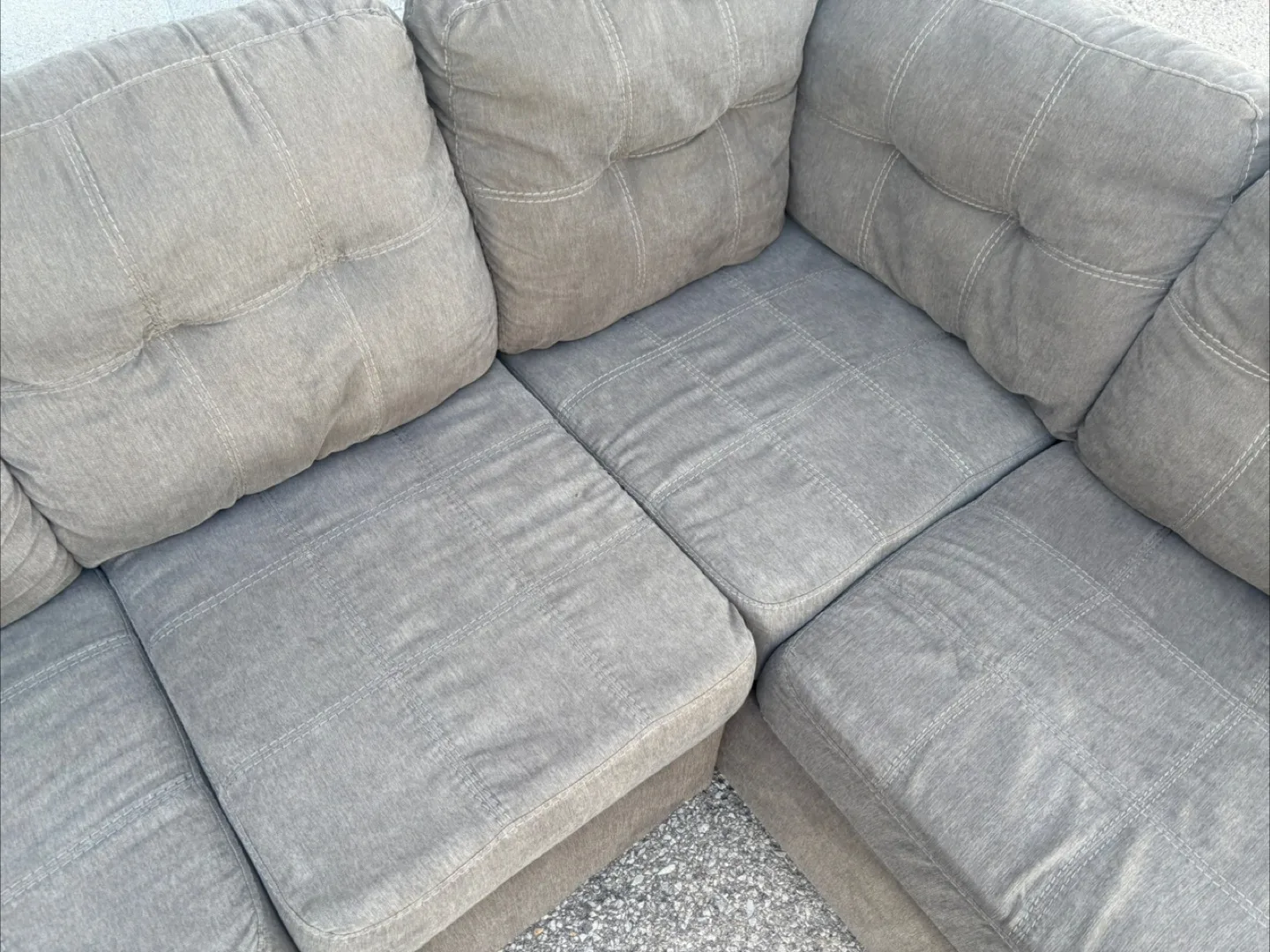 FREE DELIVERY🚚✅• GREY LARGE SECTIONAL COUCH / SOFA w/ CHAISE image indicator(6)