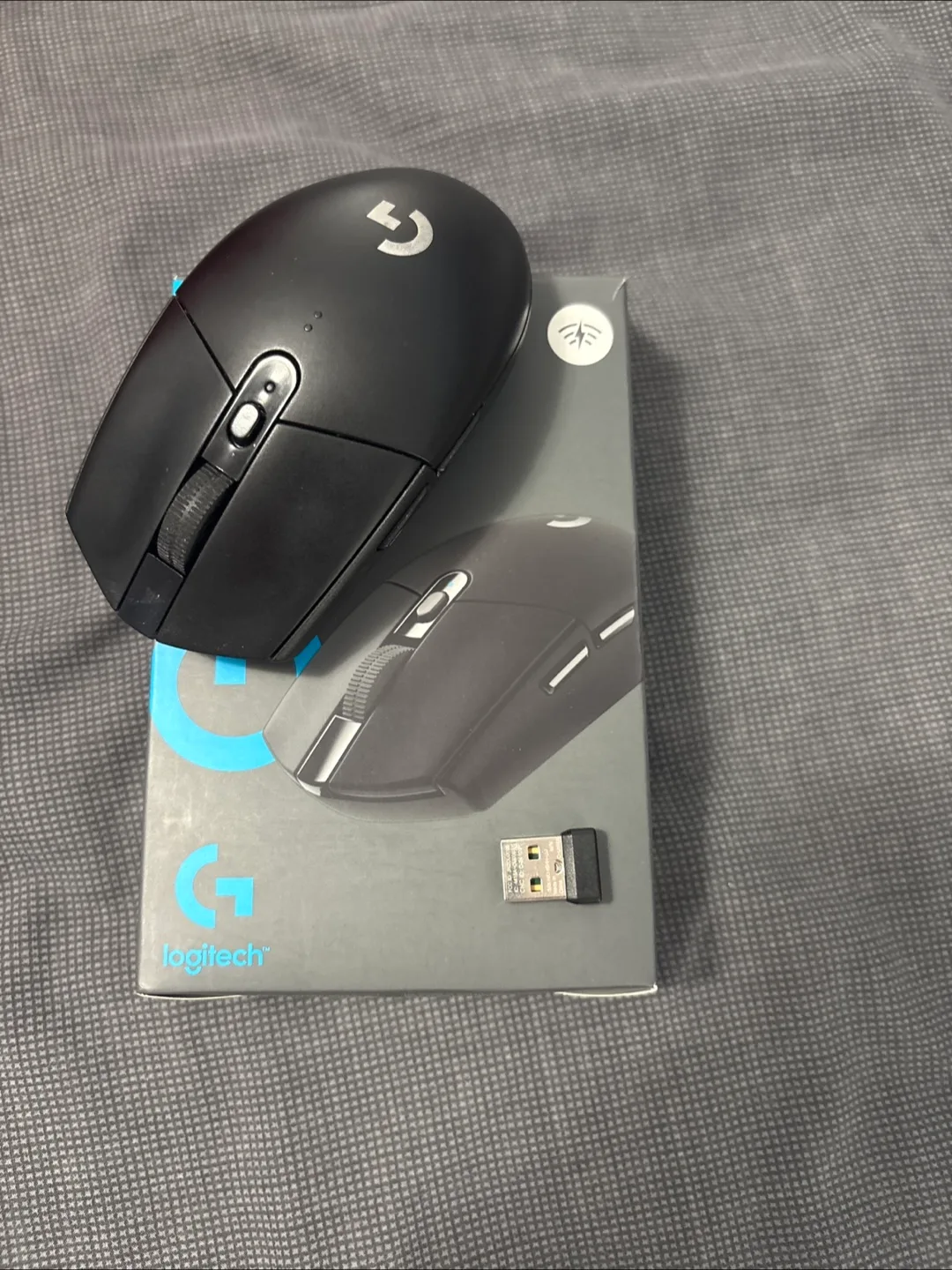 Logitech g305 wireless gaming mouse thumbnail