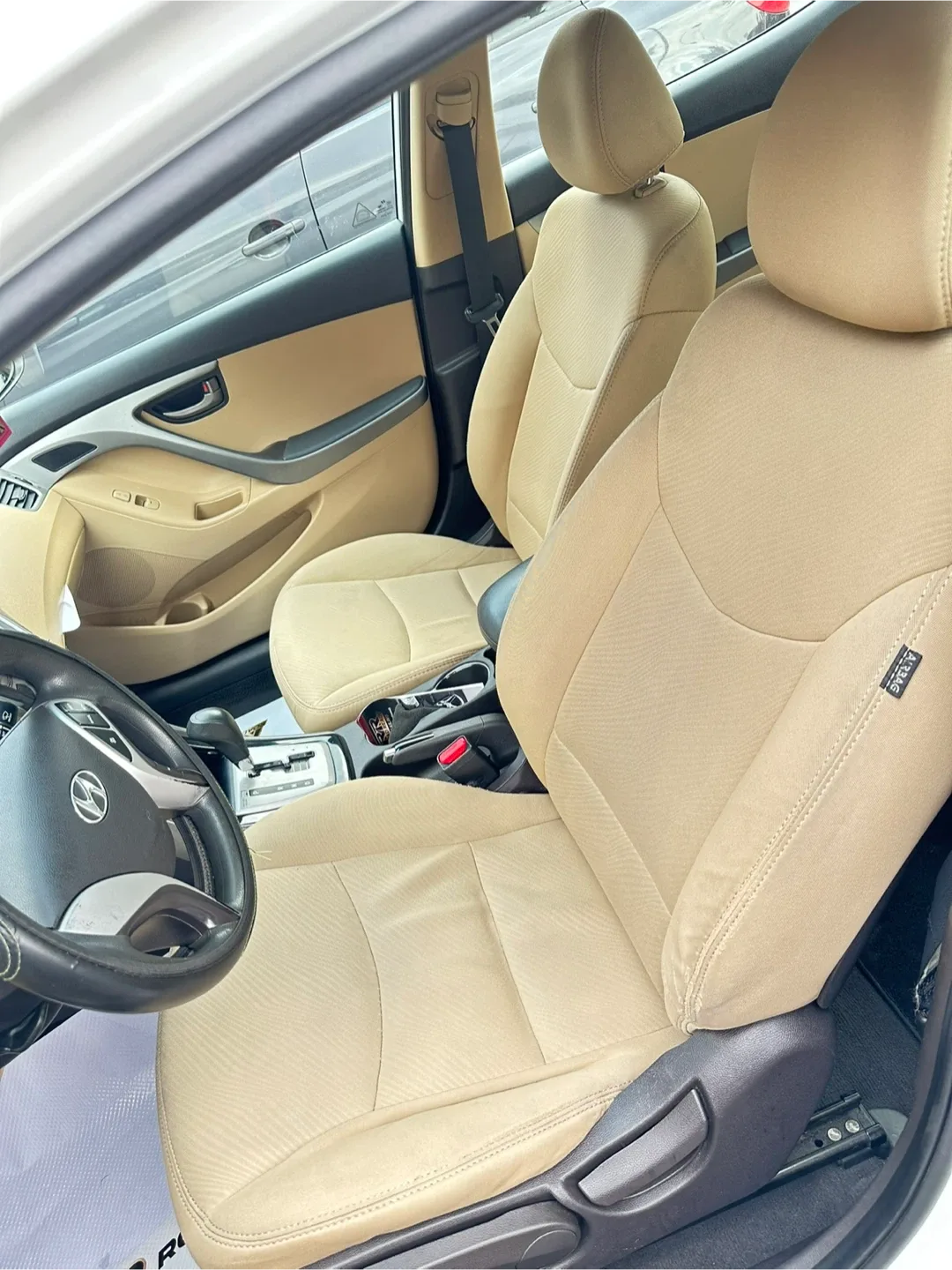 Hyundai Elantra - White Sedan