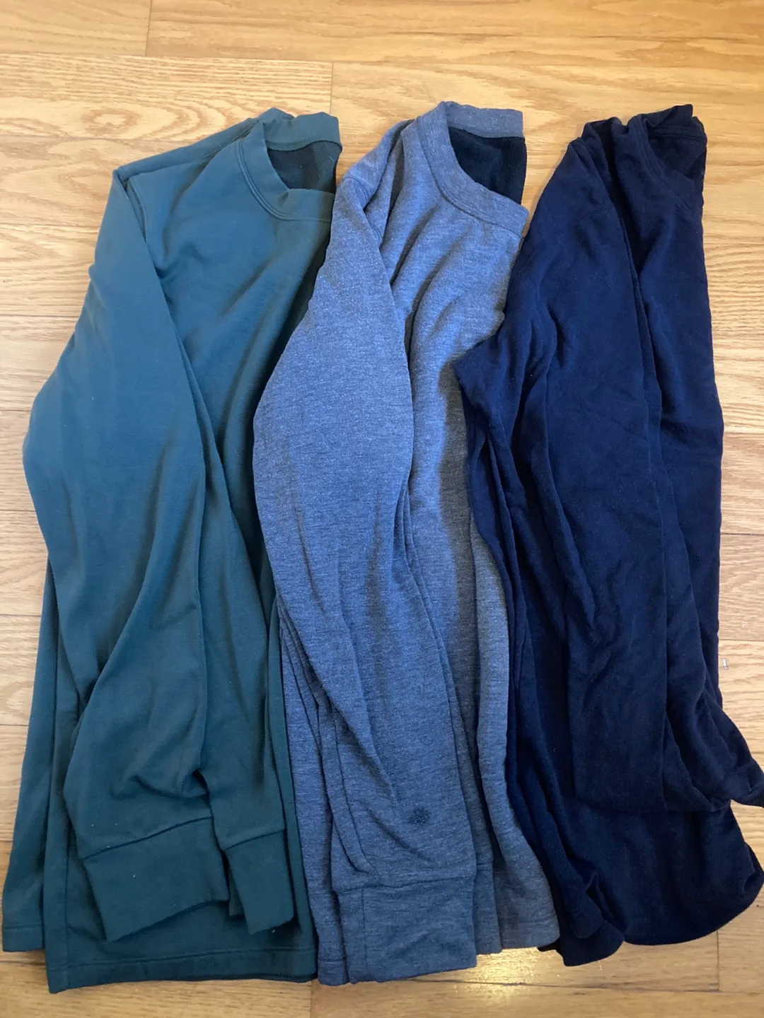 UNIQLO Men's Long Sleeve Shirts Heattech - 3 Pack thumbnail