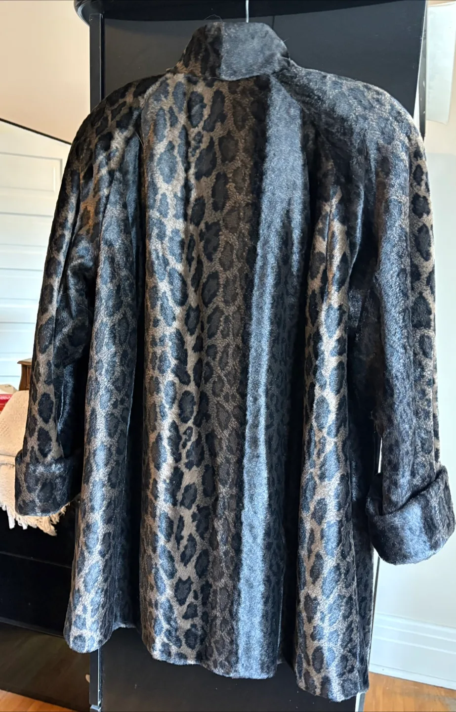 Novelti Leopard Print Coat image indicator(2)