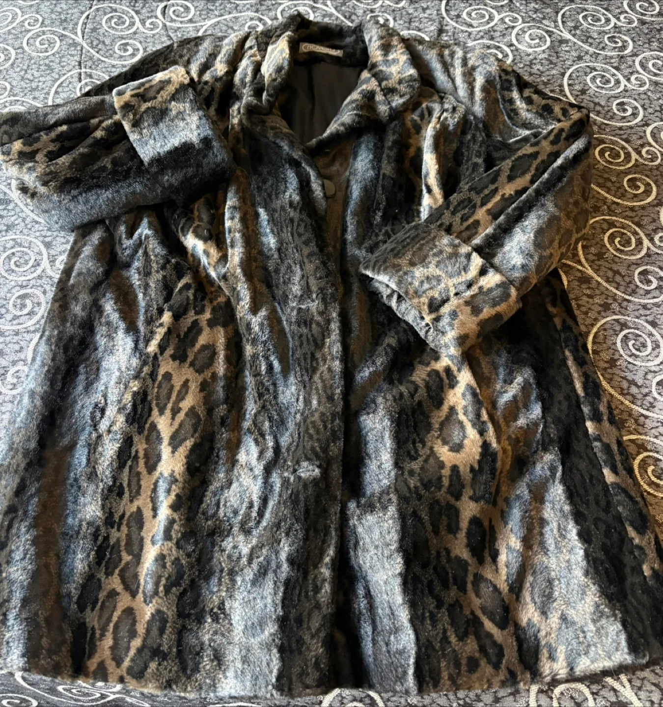 Novelti Leopard Print Coat image indicator(3)