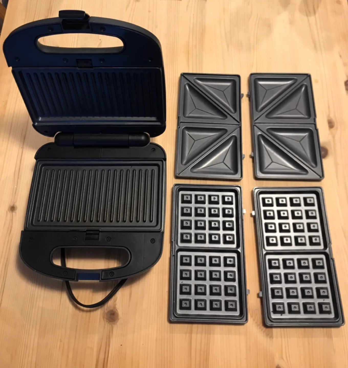 Salton 3-in-1 Sandwitch, Panini, Waffle Press thumbnail