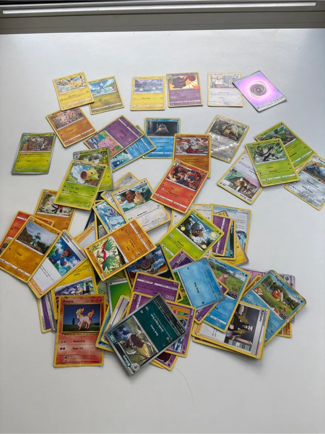 Mixed Lot of Pokemon Trading Cards 20 cards thumbnail