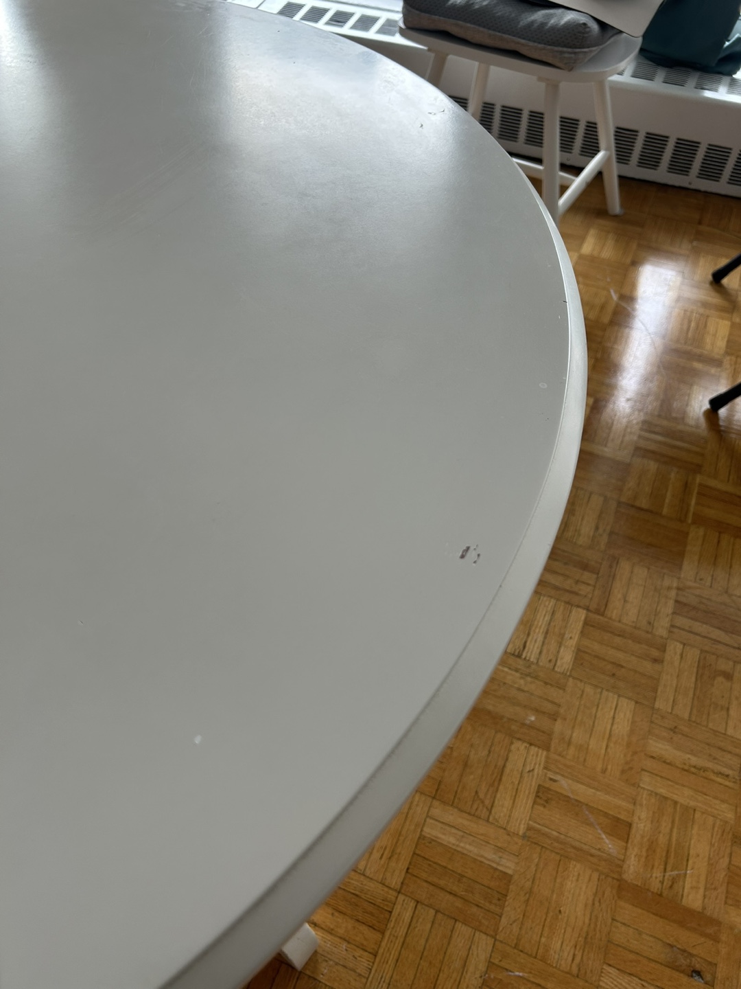 Round White Dining Table - photo 4