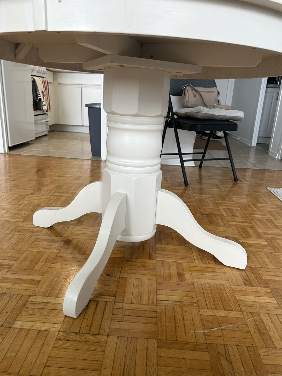 Round White Dining Table - photo 5