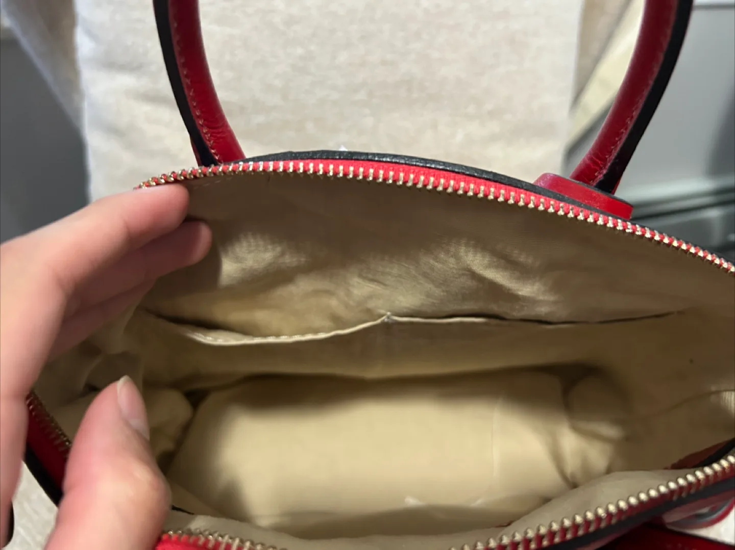 Red Leather Handbag with Strap image indicator(4)