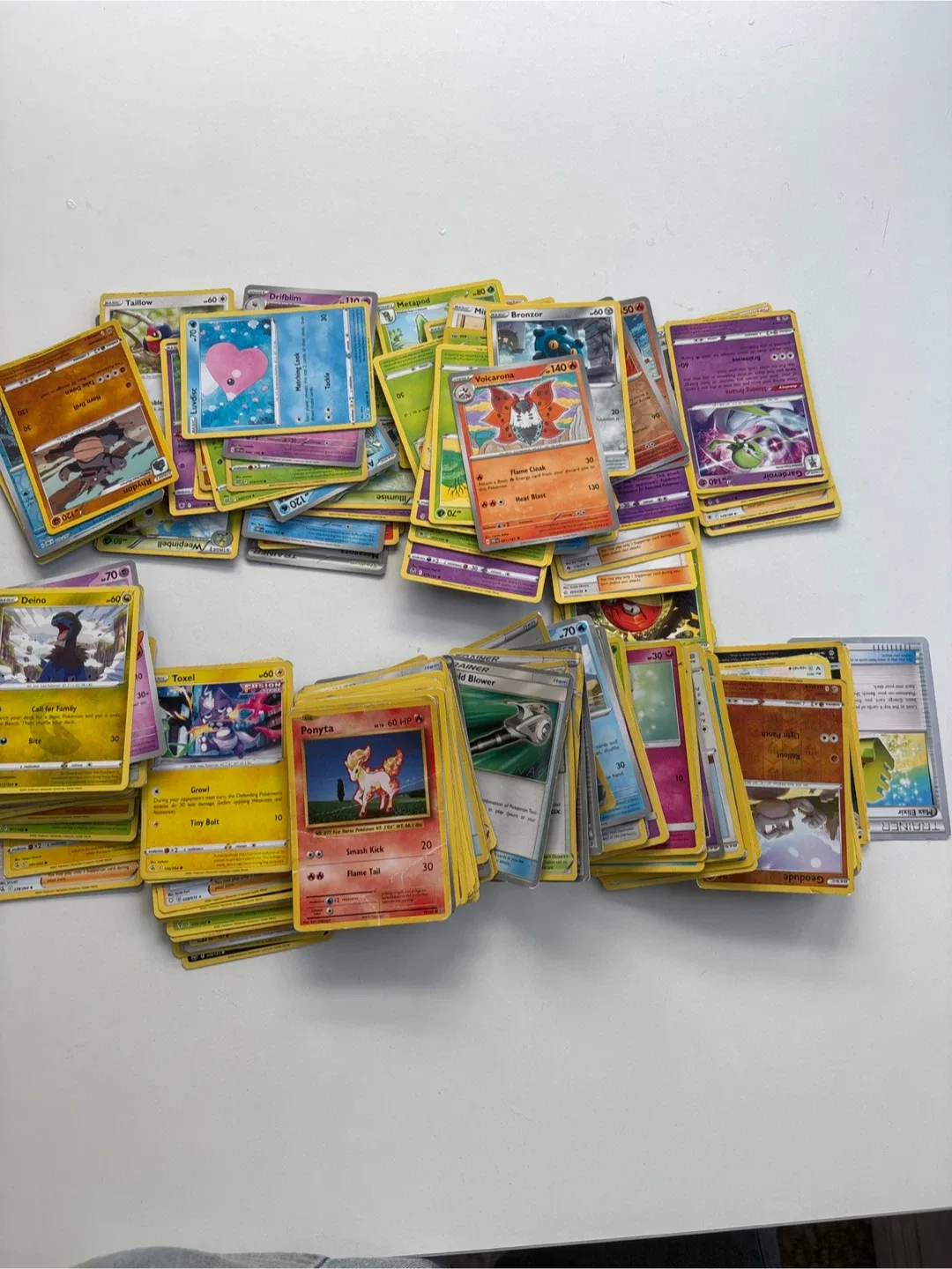 Pokémon Trading Cards - Mixed Lot 220 cards thumbnail
