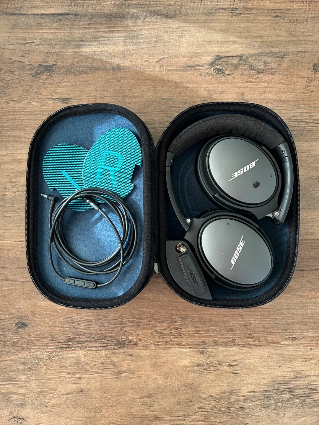Bose QuietComfort Headphones thumbnail