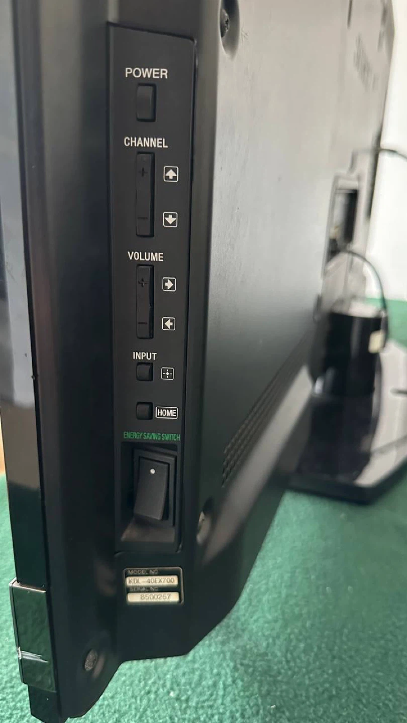 Sony 40-inch TV - photo 2