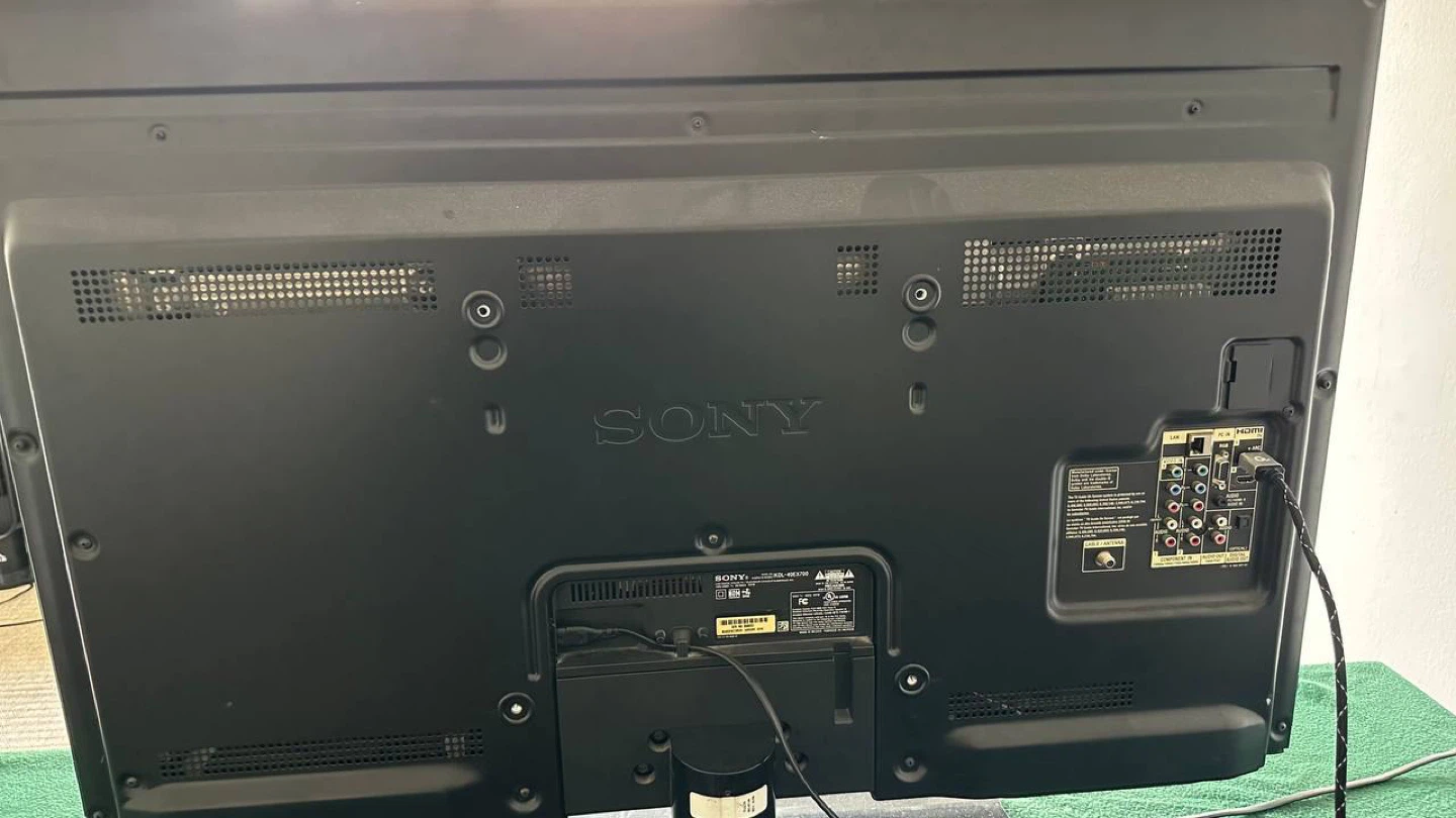 Sony 40-inch TV - photo 4