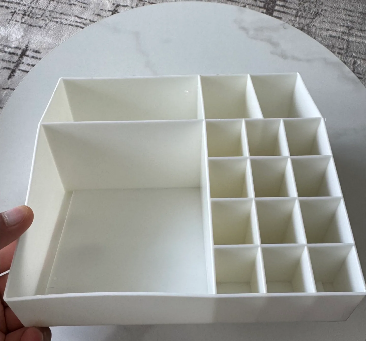 White Plastic Makeup Organizer image indicator(2)