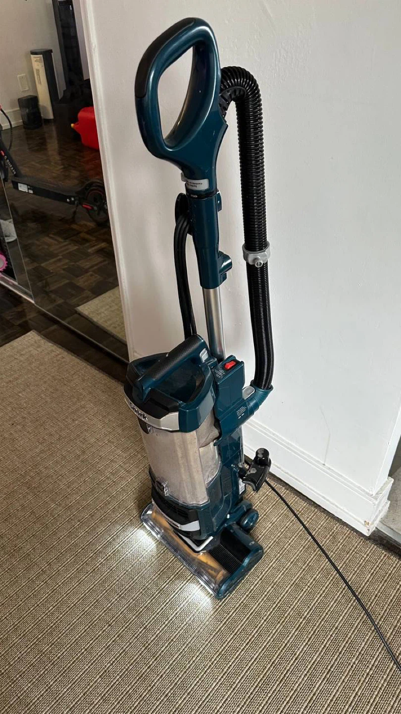 Shark vacuum cleaner - photo 2