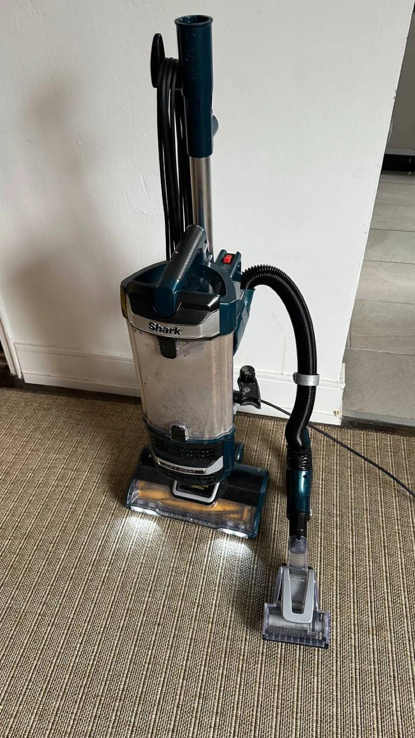Shark vacuum cleaner - photo 3