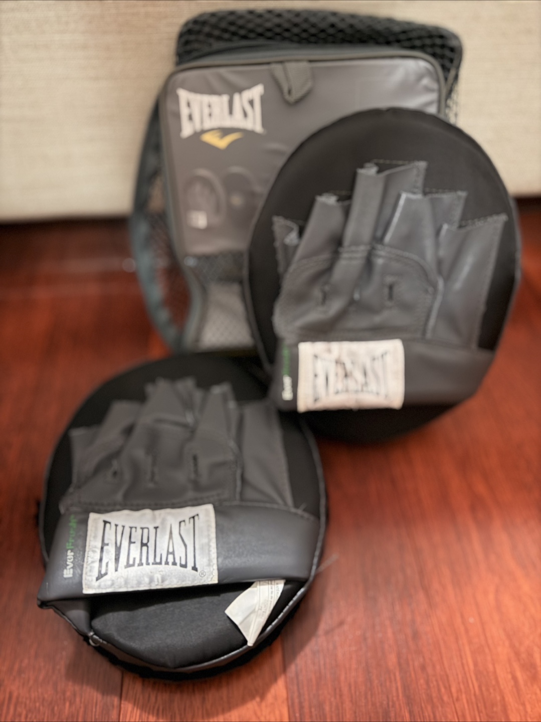 Everlast Boxing Punch Mitts - New in Box! - photo 4