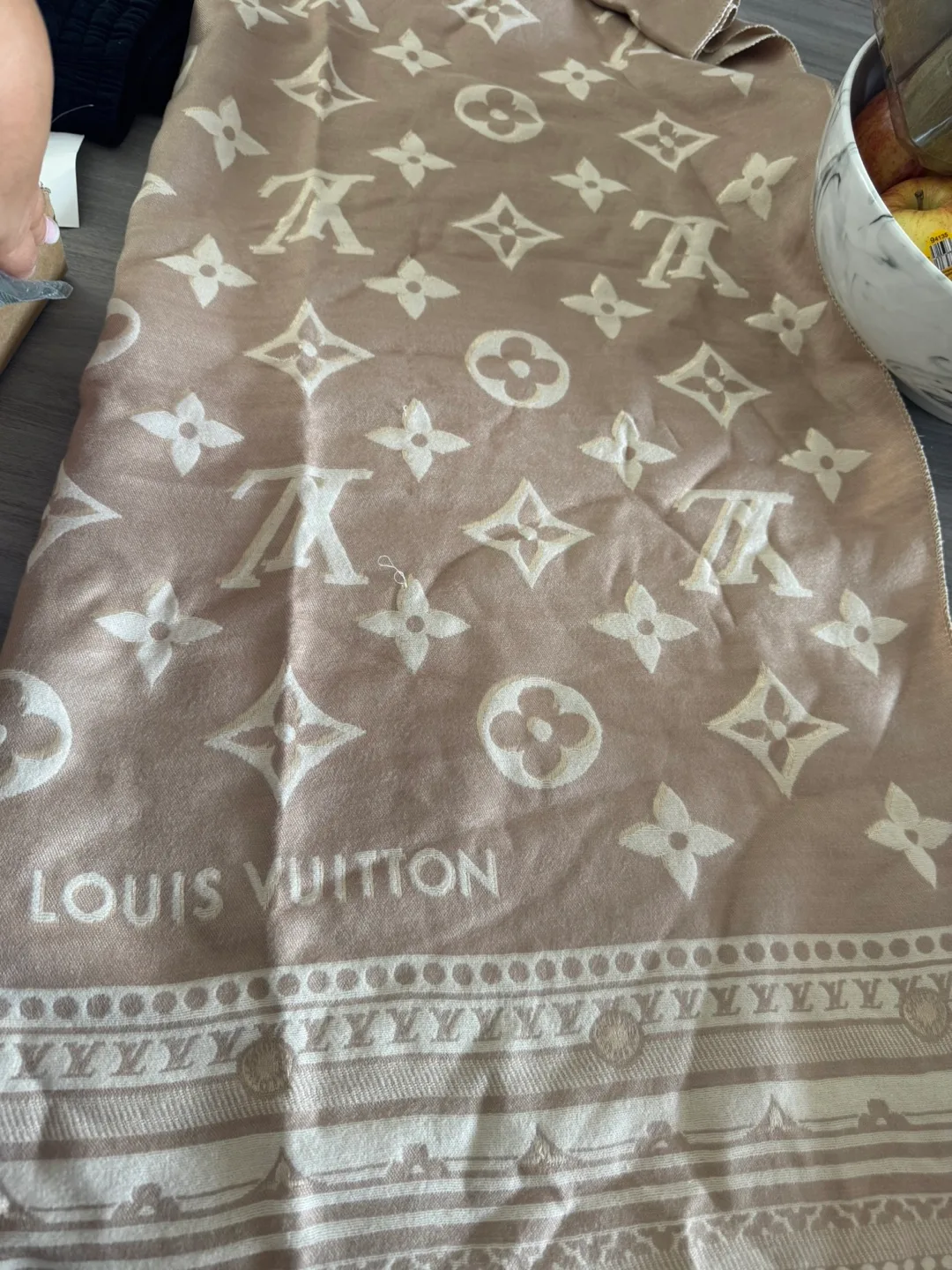 Louis Vuitton Beige Scarf image indicator(2)