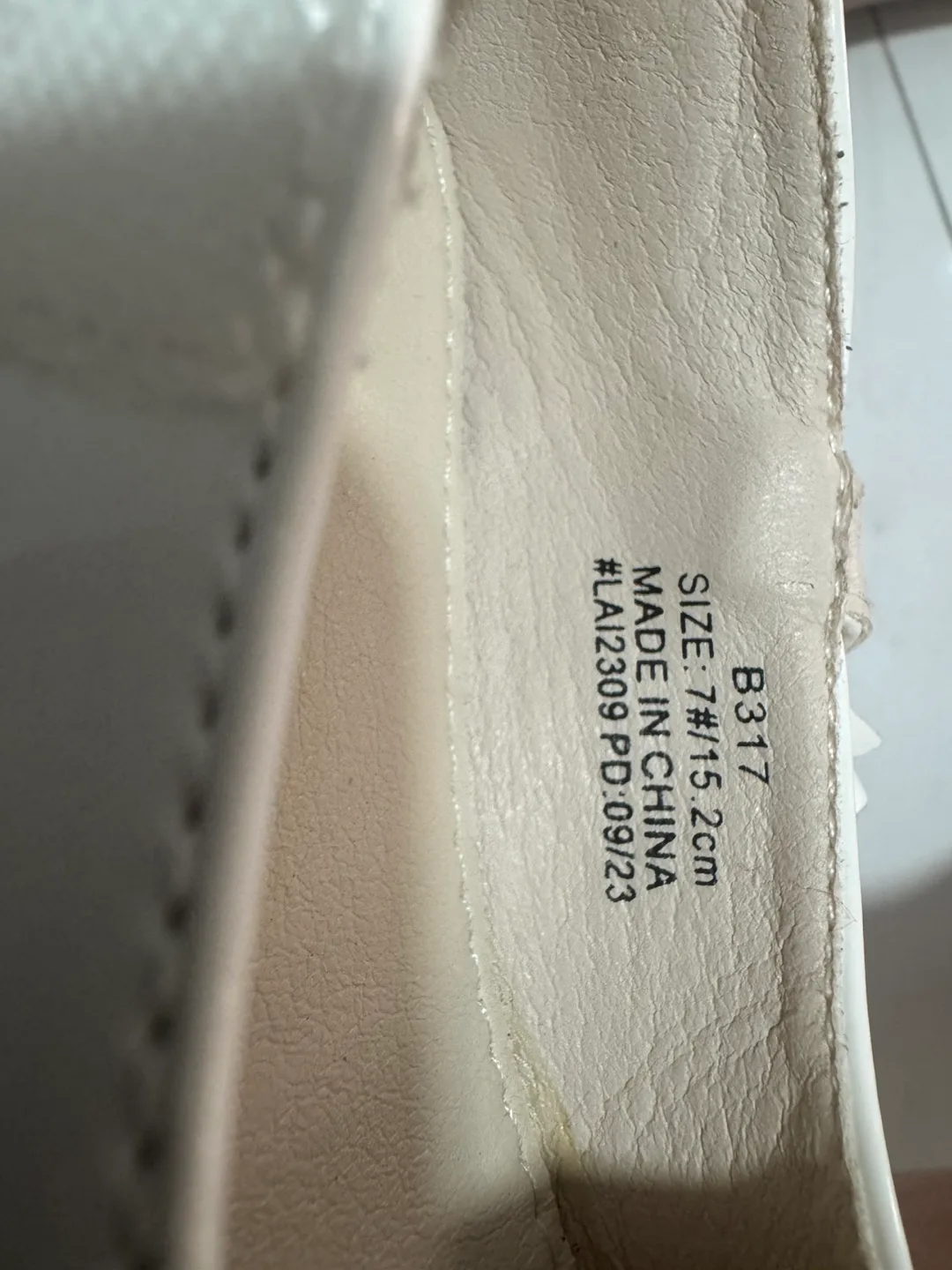 White Ballerina size 7 toddler image indicator(2)