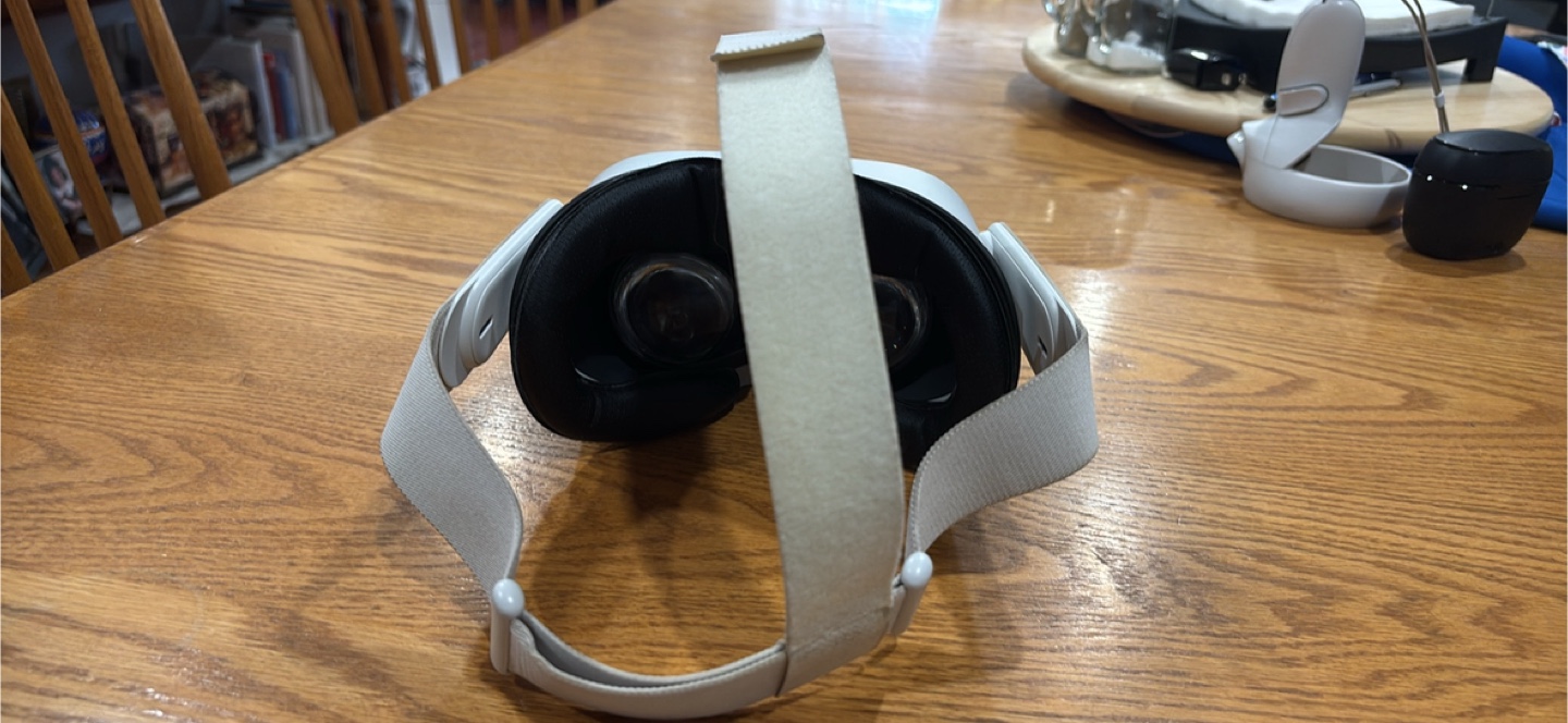 Meta Quest 2 VR Headset - photo 5