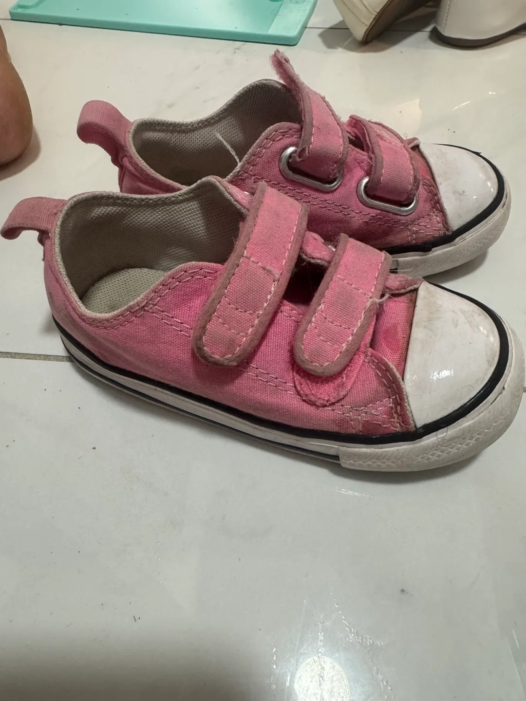 Converse Pink Sneakers Size 7 Toddler thumbnail