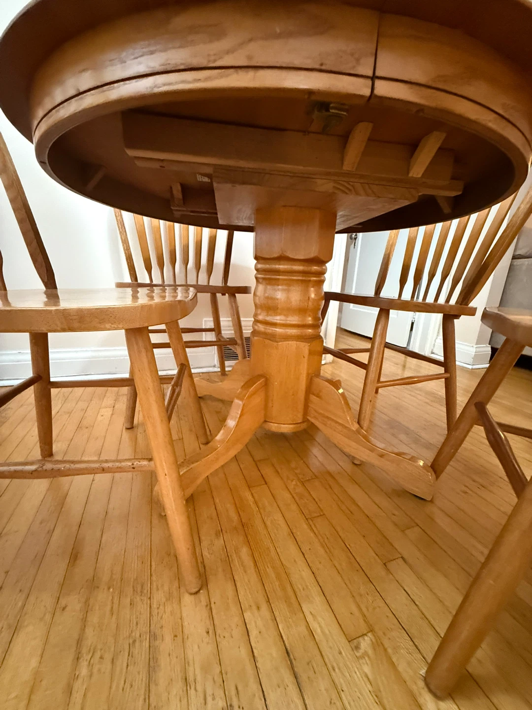 Round Extendable Wooden Dining Table with 4 Chairs - photo 2