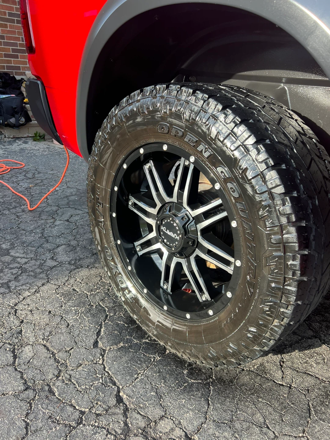 Wheels & Toyo Open Country Tires 20x12.5x35 - photo 5