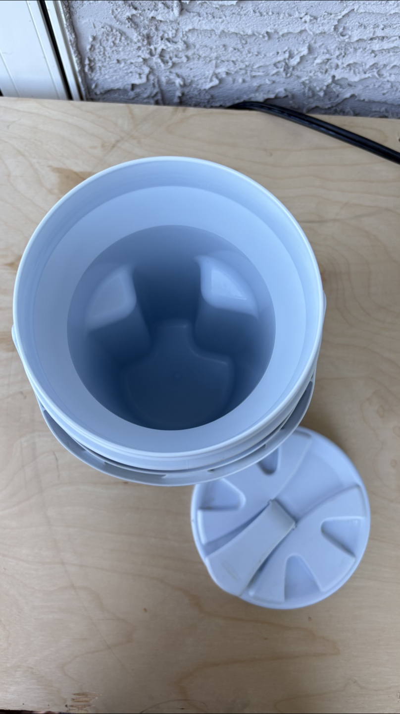 Metal Wire Decorative Bowl & Blue Water Cooler - photo 4